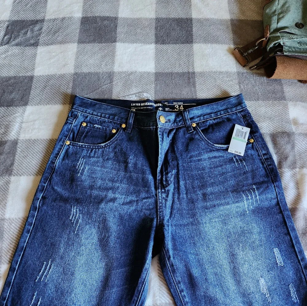 Shorts - Picture 2 of 8